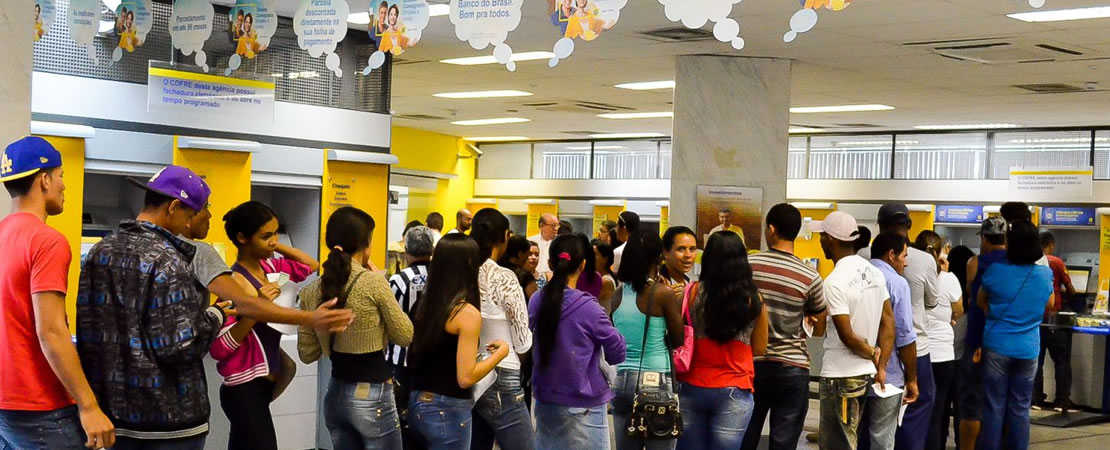 Como as pessoas pagavam contas no Brasil há 50 anos?