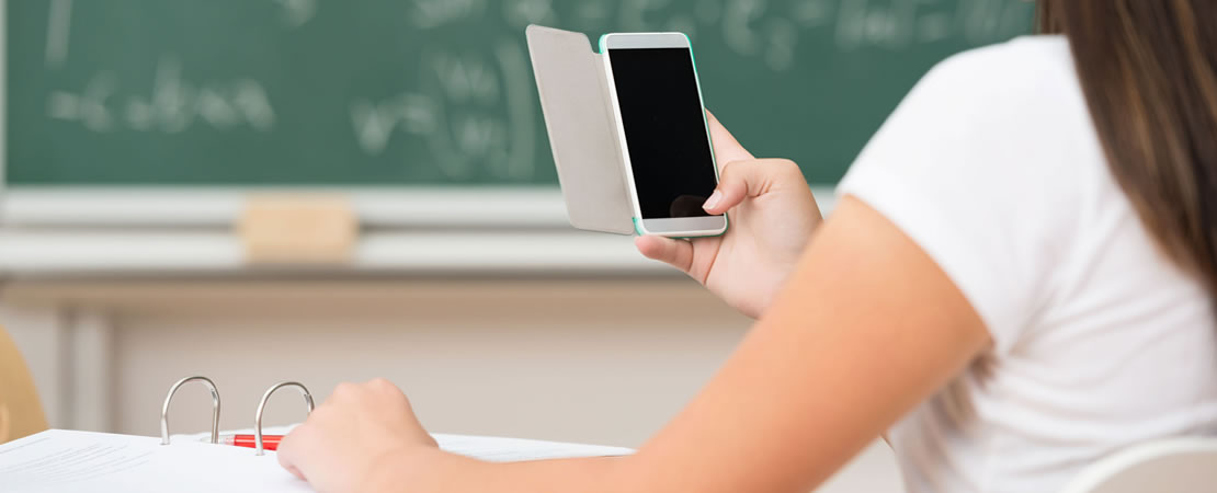 Entenda o projeto de lei que proíbe celulares nas escolas em SP
